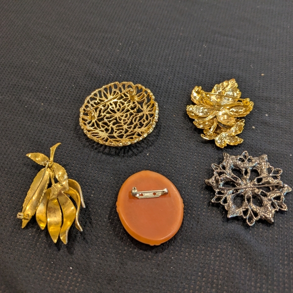 Vintage Floral Brooch Collection in Gold and Silver Tone Set Of 5 - Picture 2 of 2